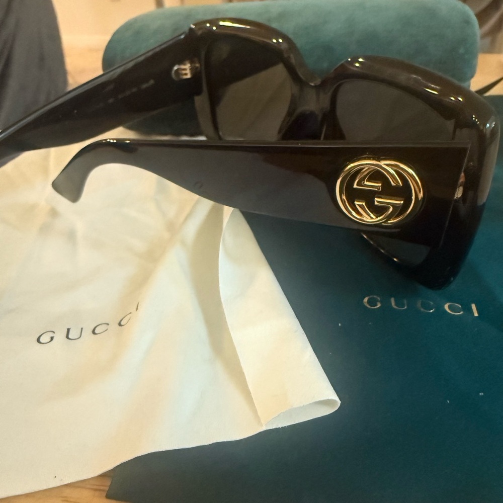 GUCCI Oversized Square Sunglasses, Black - Picture 4 of 10